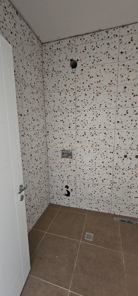 Apartament 2+1+2T në Shitje në Univers city prane Qendres Tregtare QTU, Tiranë