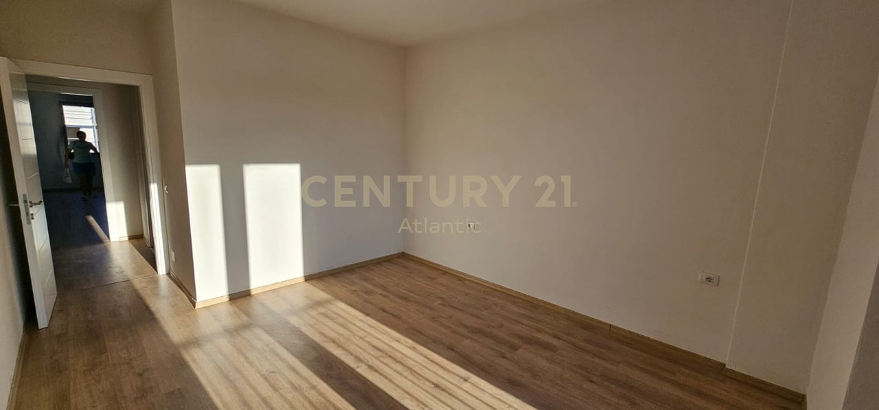 Apartament 2+1+2T në Shitje në Univers city prane Qendres Tregtare QTU, Tiranë