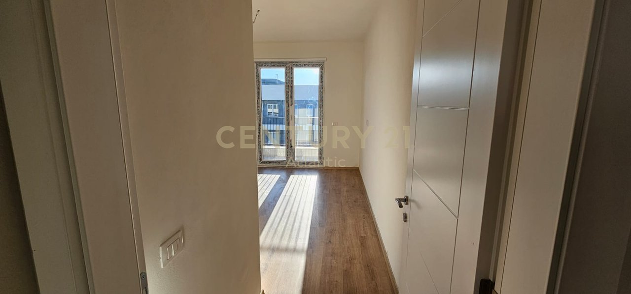 Apartament 2+1+2T në Shitje në Univers city prane Qendres Tregtare QTU, Tiranë