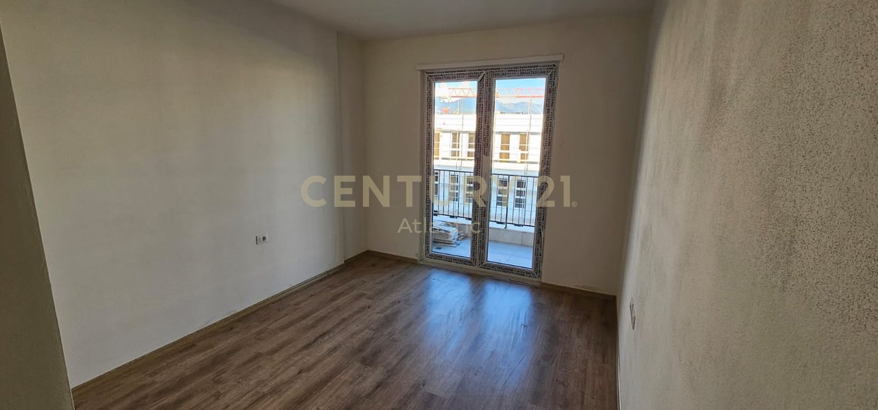 Apartament 2+1+2T në Shitje në Univers city prane Qendres Tregtare QTU, Tiranë