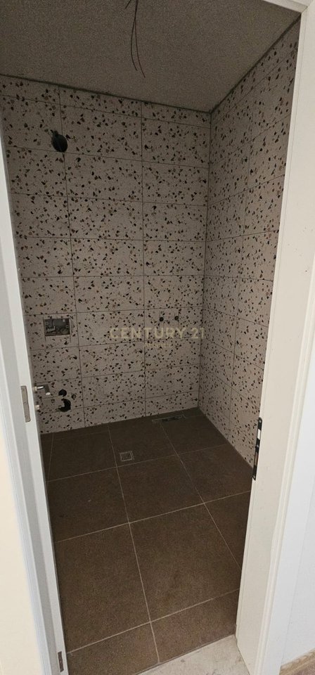 Apartament 2+1+2T në Shitje në Univers city prane Qendres Tregtare QTU, Tiranë