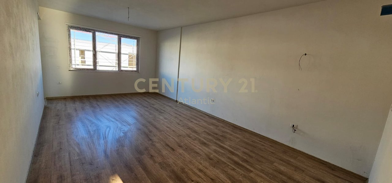 Apartament 2+1+2T në Shitje në Univers city prane Qendres Tregtare QTU, Tiranë