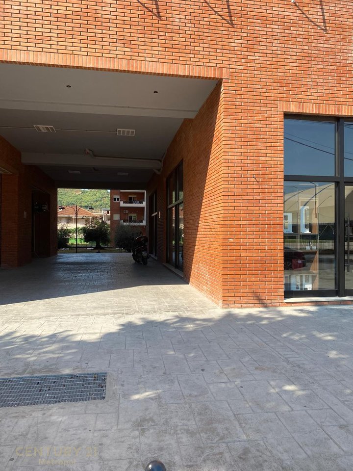 Shesim Njesi Sherbimi ne zonen e Selites - 180m2!