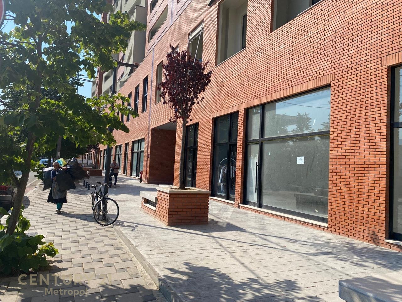 Shesim Njesi Sherbimi ne zonen e Selites - 180m2!