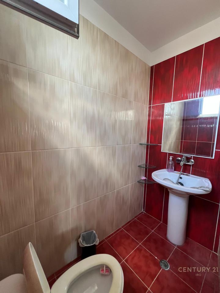 Shitet Apartament 2+1+2 te Selvia – Pallat i Ri me Ashensor