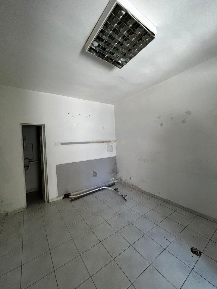 Negozio in affitto – Via Myslym Shyri, dietro la Sicurezza Sociale