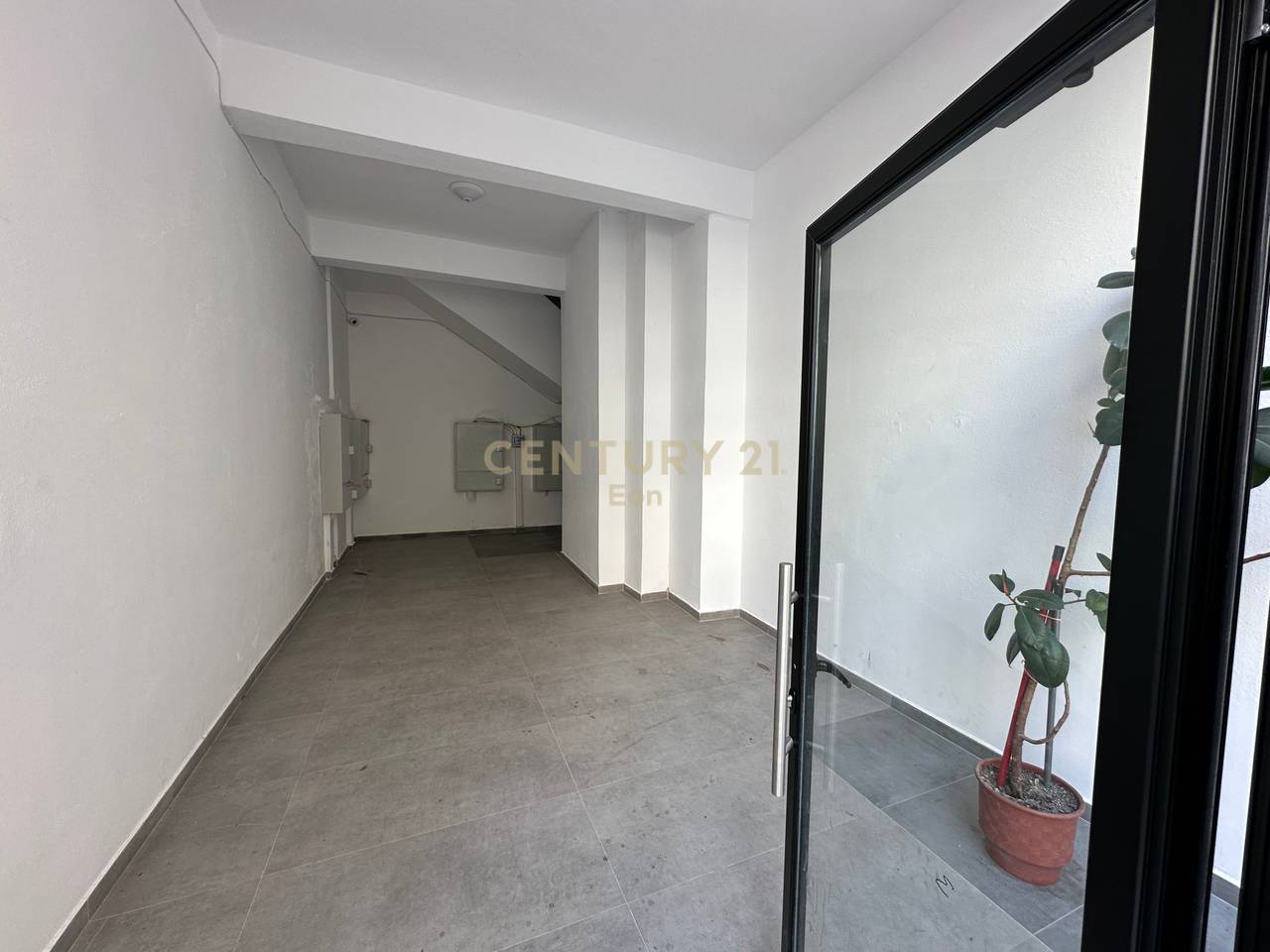 APPARTAMENTO 1+1 CON 70M2 IN VENDITA SULLA SPIAGGIA VICINO ALL'HOTEL ADRIATIK!