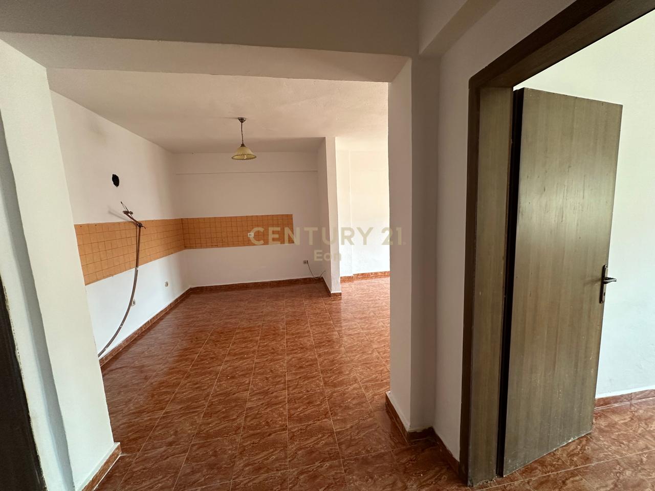 APPARTAMENTO 1+1 CON 70M2 IN VENDITA SULLA SPIAGGIA VICINO ALL'HOTEL ADRIATIK!