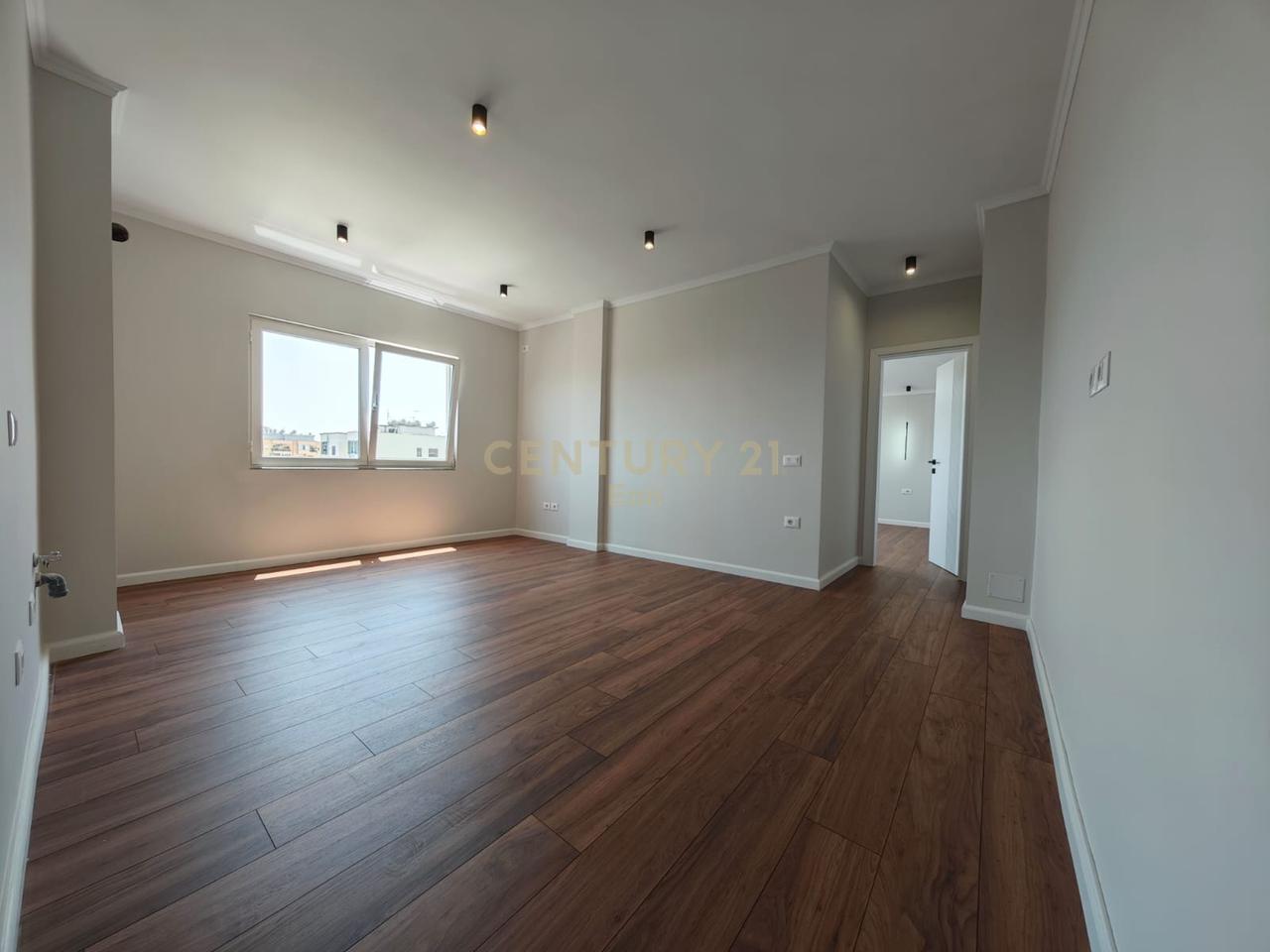 SHITET APARTAMENT 2+1 + GARAZHD TEK MARKATA NE DURRES !!!