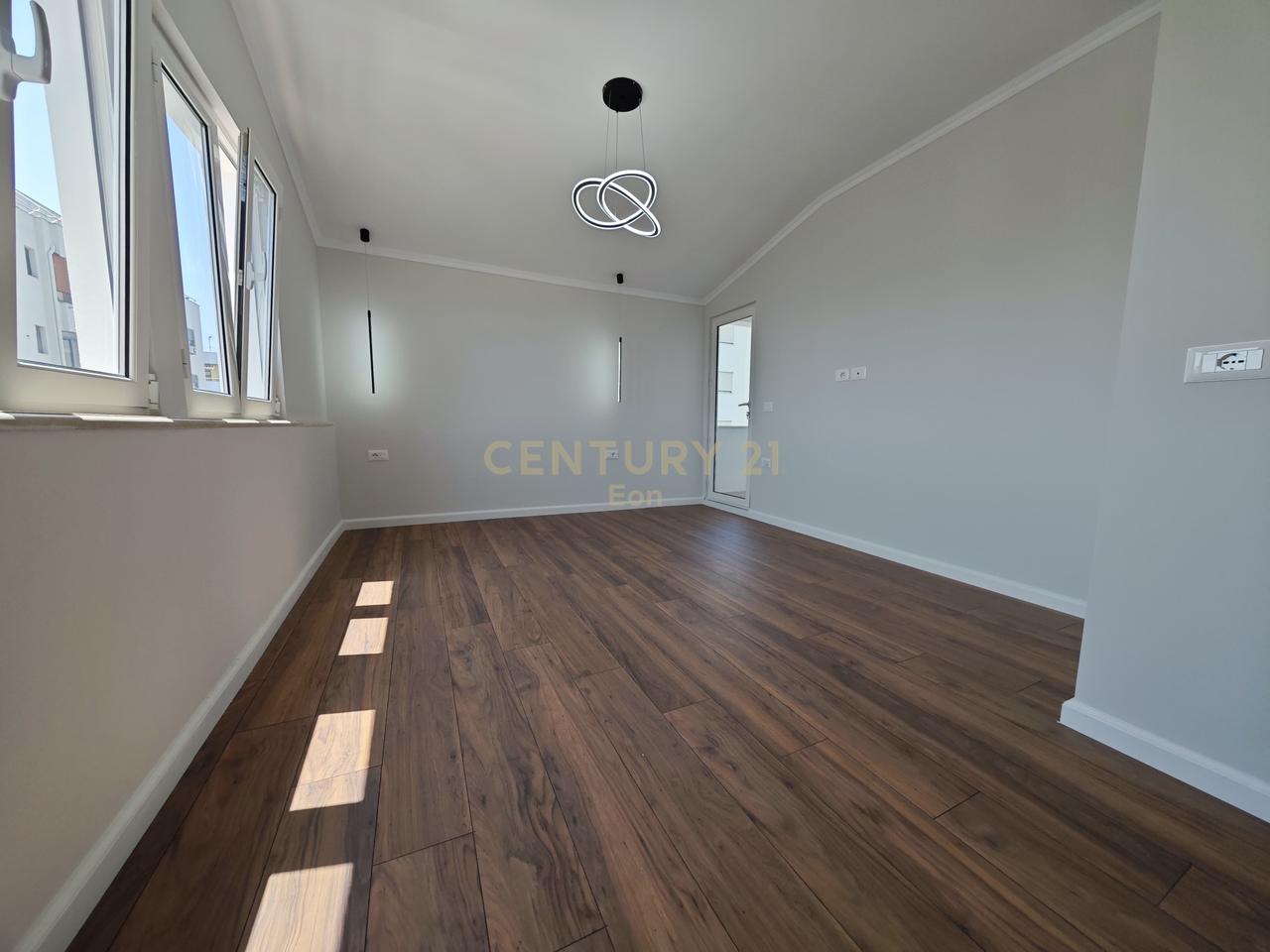 SHITET APARTAMENT 2+1 + GARAZHD TEK MARKATA NE DURRES !!!