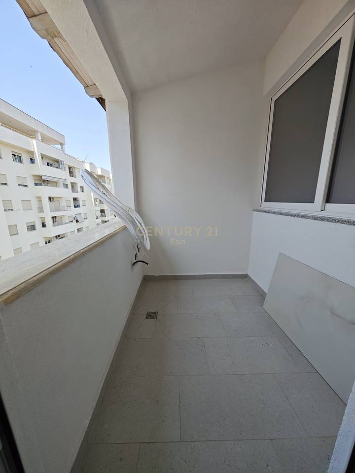 SHITET APARTAMENT 2+1 + GARAZHD TEK MARKATA NE DURRES !!!
