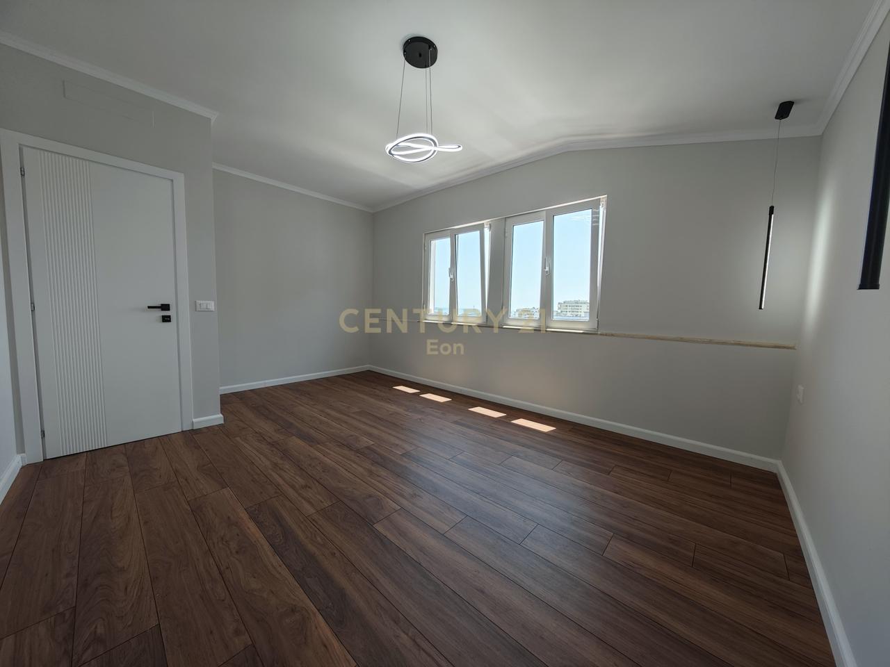SHITET APARTAMENT 2+1 + GARAZHD TEK MARKATA NE DURRES !!!