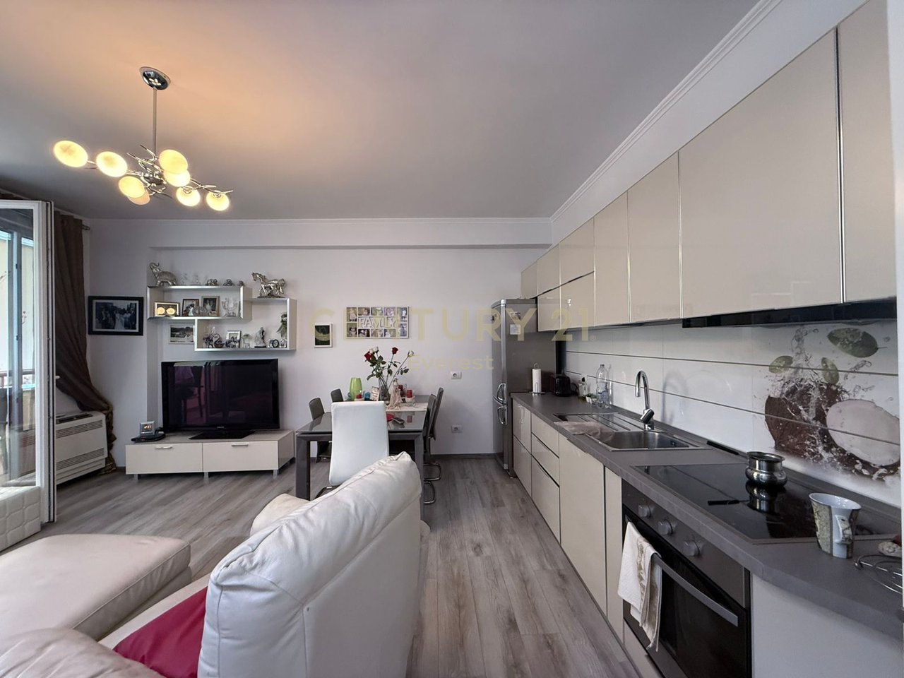 ISH EKSPOZITA, JAPIM ME QIRA APARTAMENT 1+1