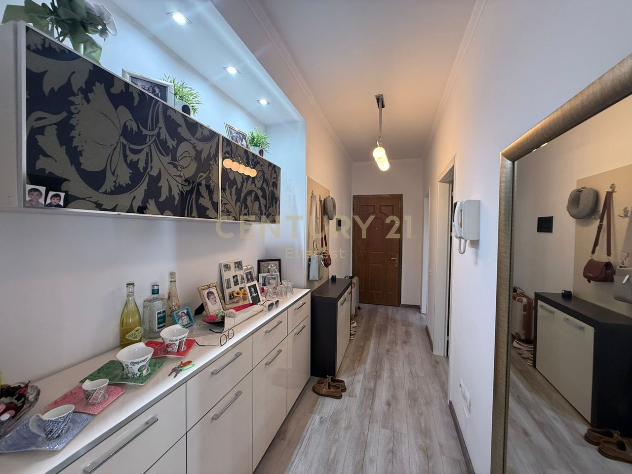 ISH EKSPOZITA, JAPIM ME QIRA APARTAMENT 1+1