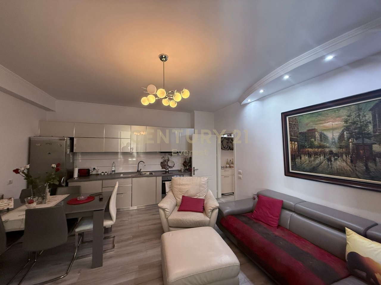 ISH EKSPOZITA, JAPIM ME QIRA APARTAMENT 1+1
