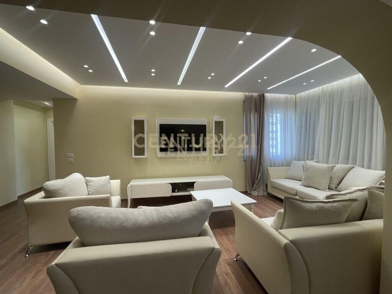 ISH BLLOKU, APARTAMENT 2+1+2 PER QIRA!