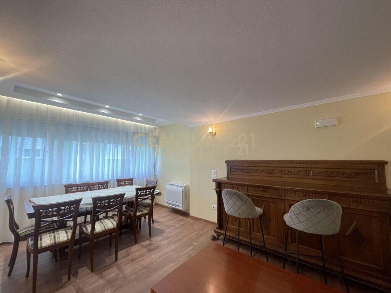 ISH BLLOKU, APARTAMENT 2+1+2 PER QIRA!