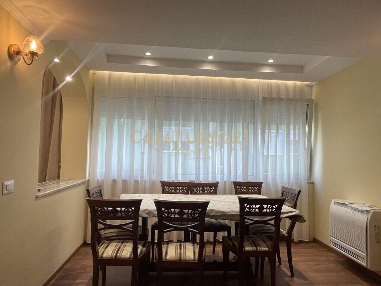 ISH BLLOKU, APARTAMENT 2+1+2 PER QIRA!