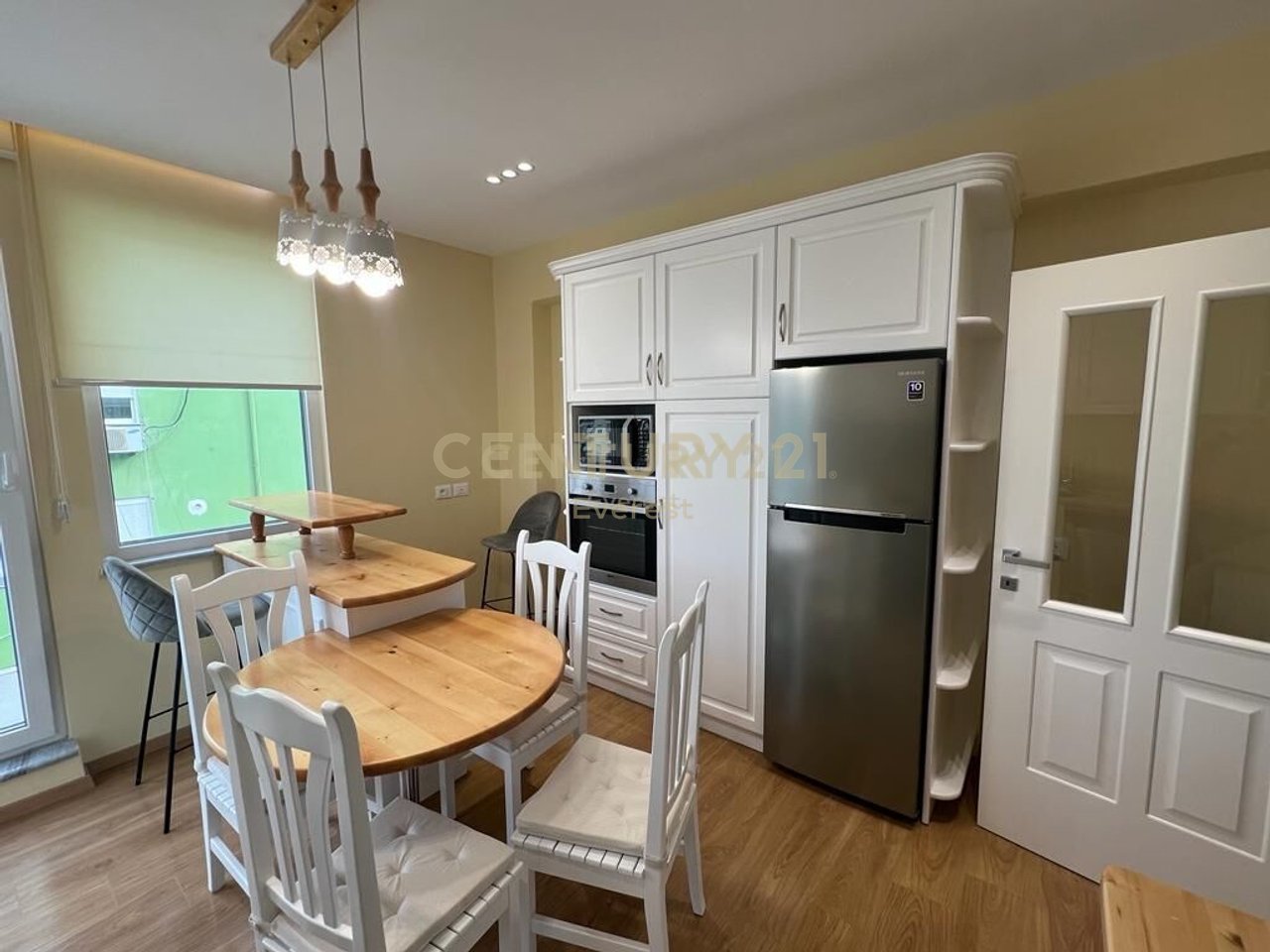 ISH BLLOKU, APARTAMENT 2+1+2 PER QIRA!