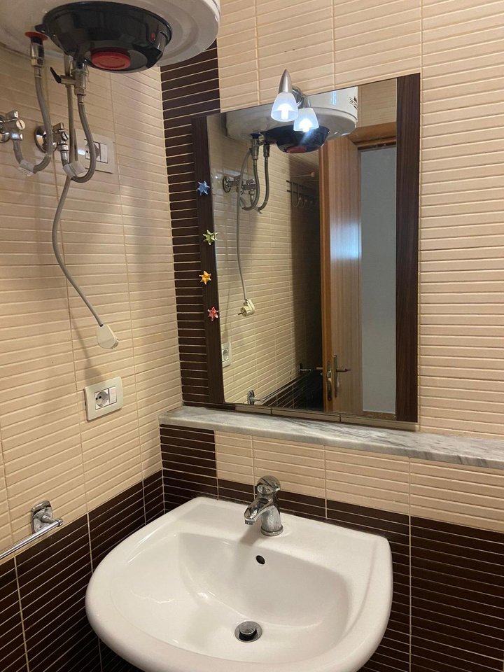 Shitet Apartament 1+1 te Rr. Elbasanit