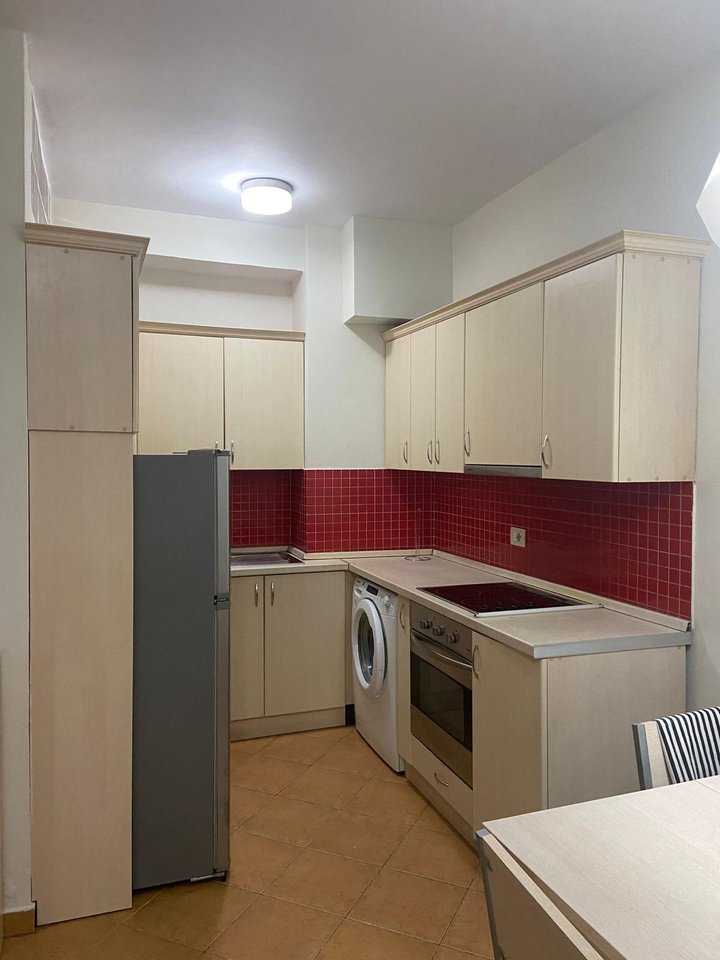 Shitet Apartament 1+1 te Rr. Elbasanit