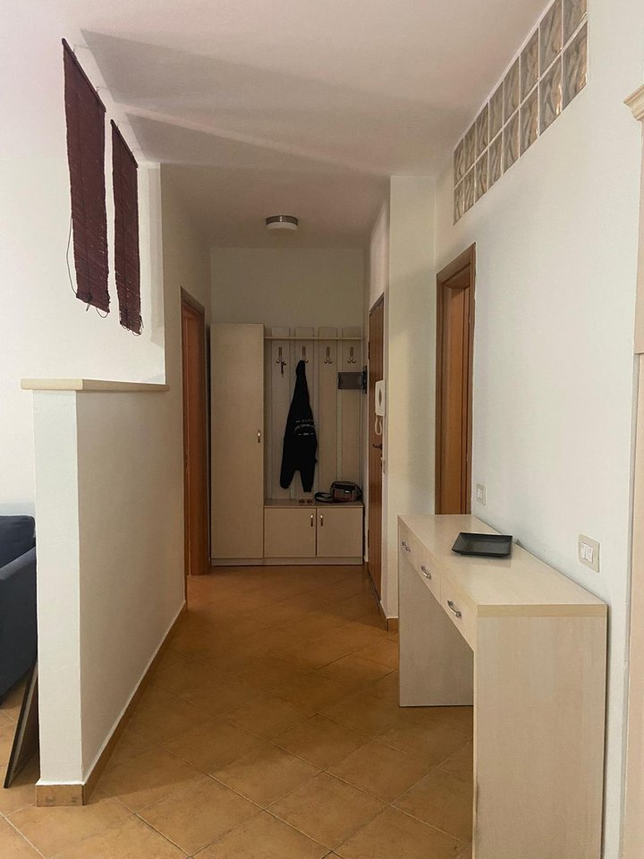 Shitet Apartament 1+1 te Rr. Elbasanit