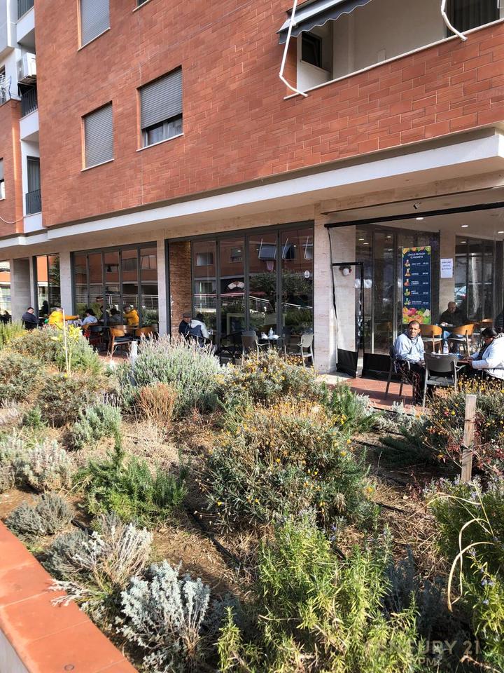 FOR RENT AT TOWER BRIDGE 3, CORNER FOR BAR-CAFE-BAKERY ETC