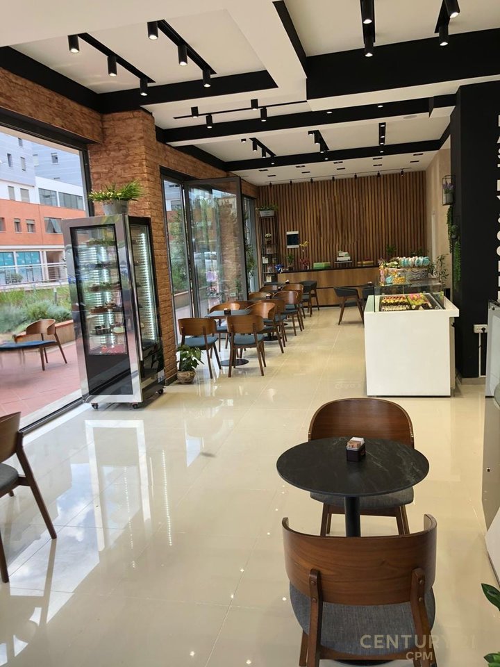 FOR RENT AT TOWER BRIDGE 3, CORNER FOR BAR-CAFE-BAKERY ETC