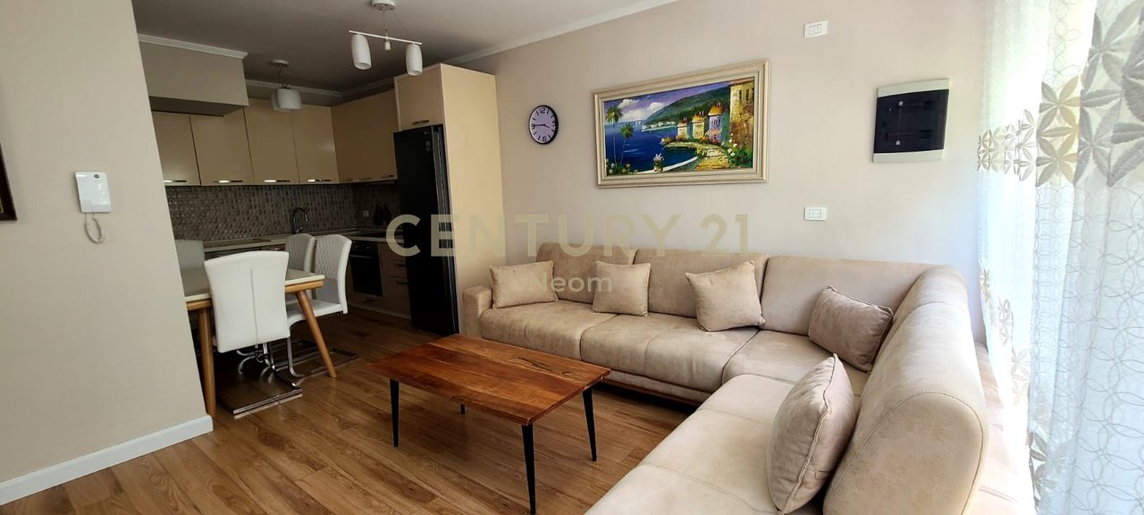 Duplex 2+1+2 për qira në Kodra e Diellit 2