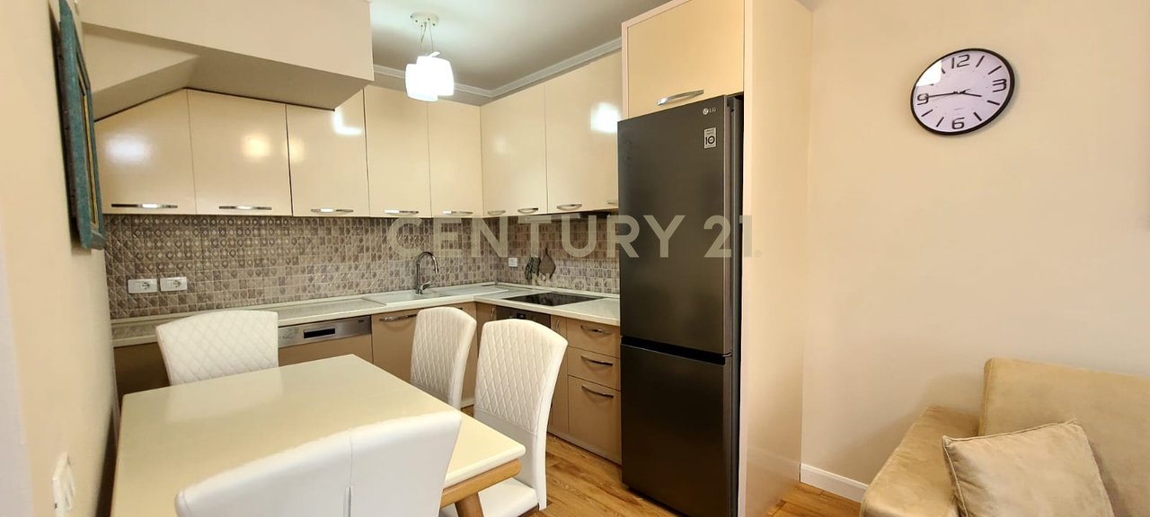 Duplex 2+1+2 për qira në Kodra e Diellit 2