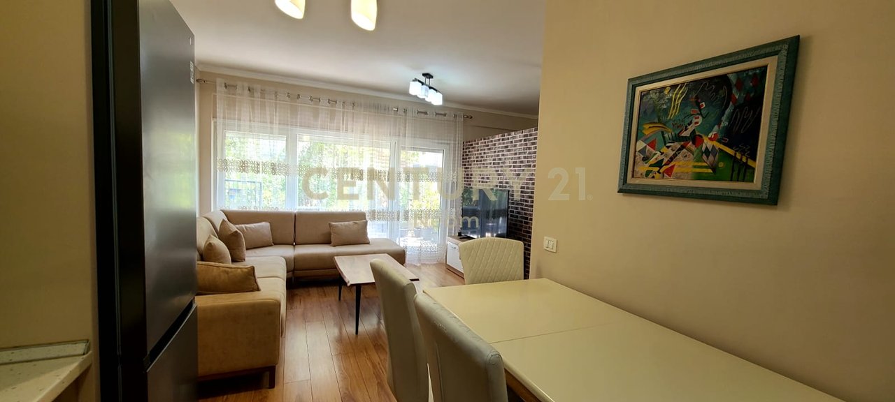 Duplex 2+1+2 për qira në Kodra e Diellit 2