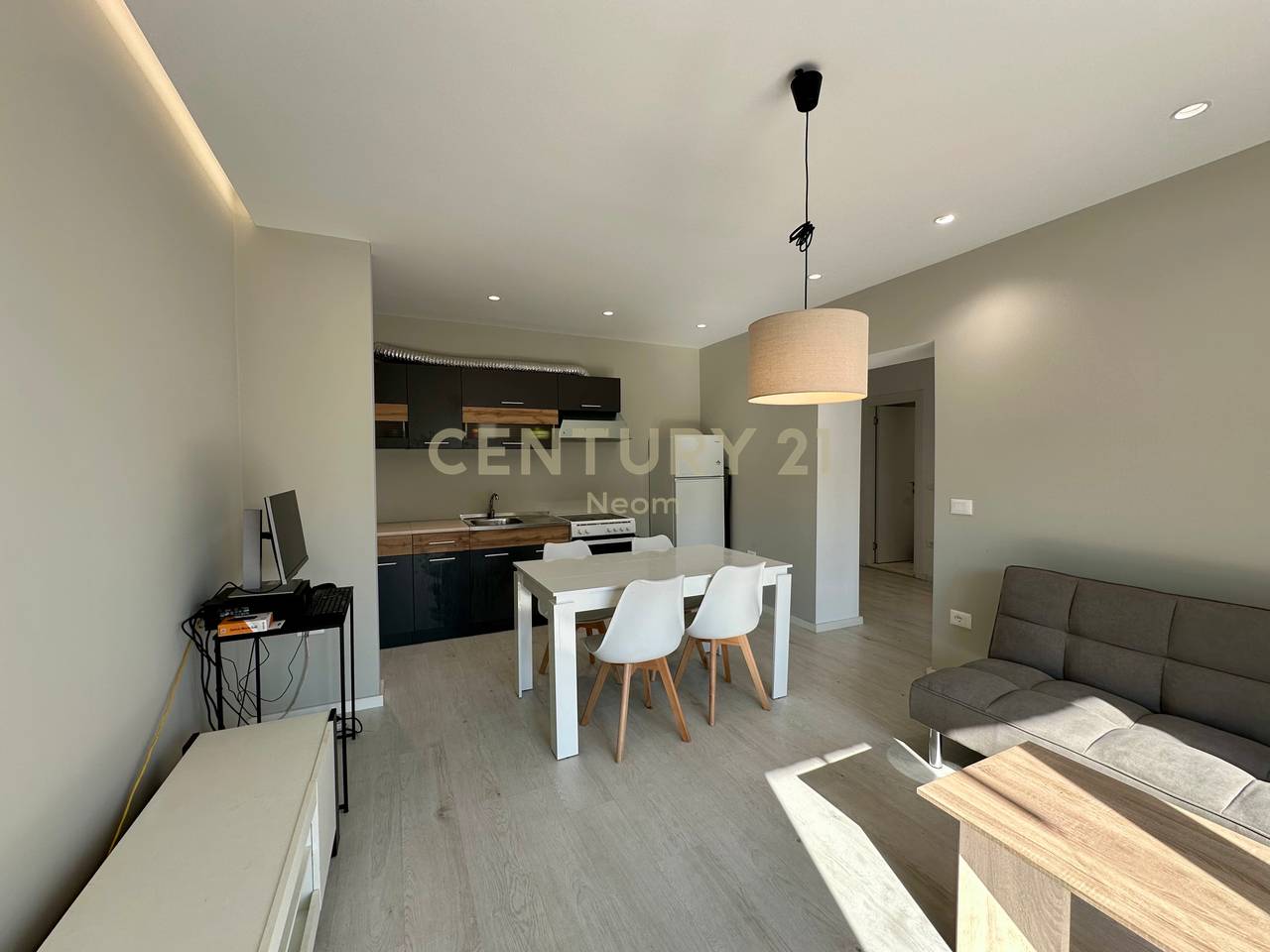 APPARTAMENTO 1+1 IN VENDITA MOLTO VICINO AL CENTRO DI TIRANA!