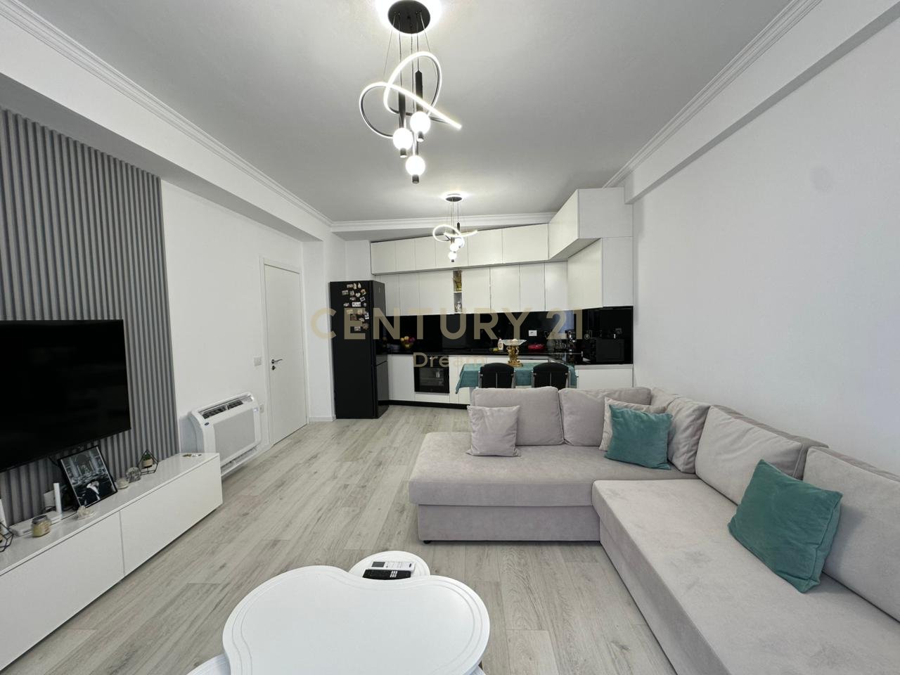 JEPET ME QIRA APARTAMENT 2+1+ POST PARKIMI TEK URBAN GATE !