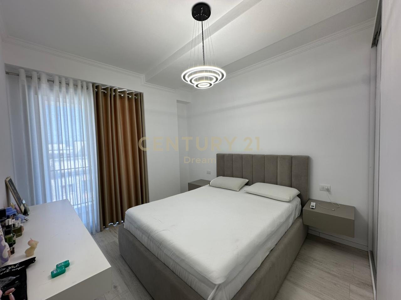 JEPET ME QIRA APARTAMENT 2+1+ POST PARKIMI TEK URBAN GATE !
