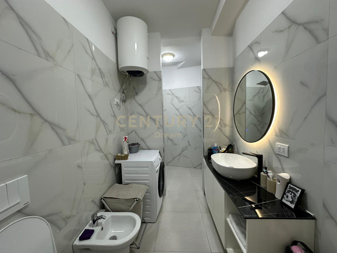 JEPET ME QIRA APARTAMENT 2+1+ POST PARKIMI TEK URBAN GATE !