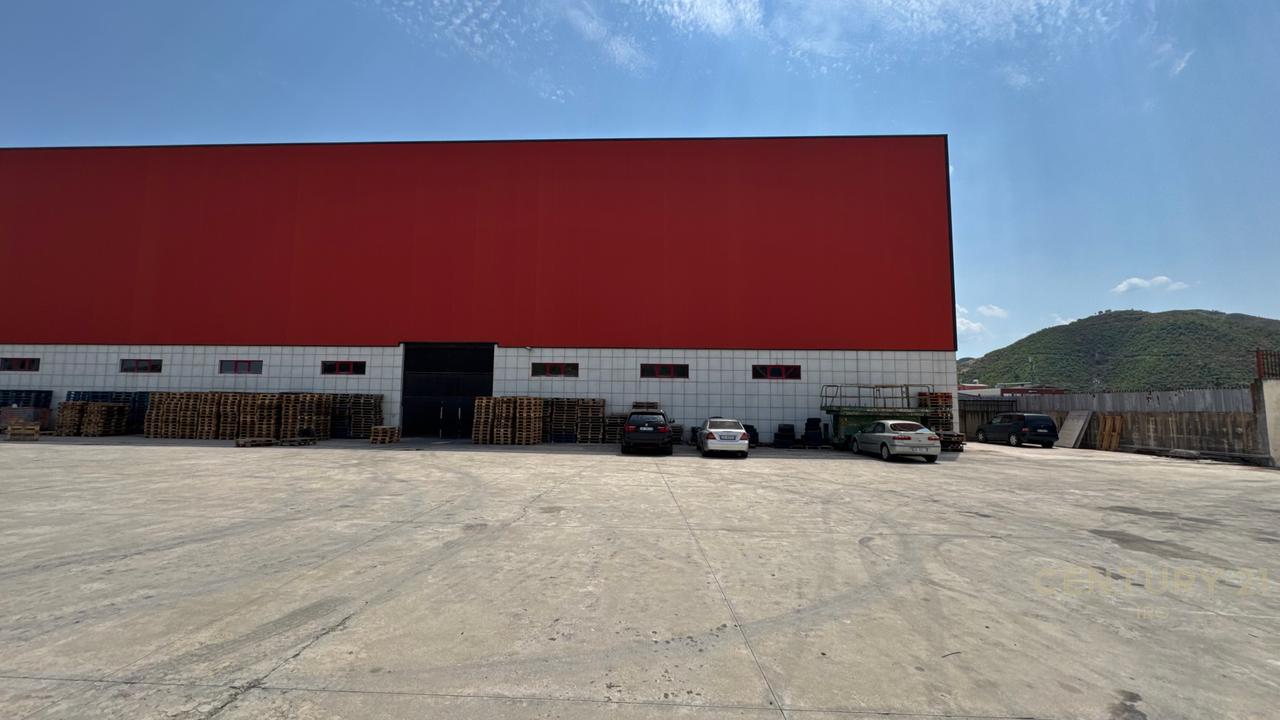 IN AFFITTO MAGAZZINO 6000M2 EDIFICIO + 11.500M2 TERRENO A VAQARR!