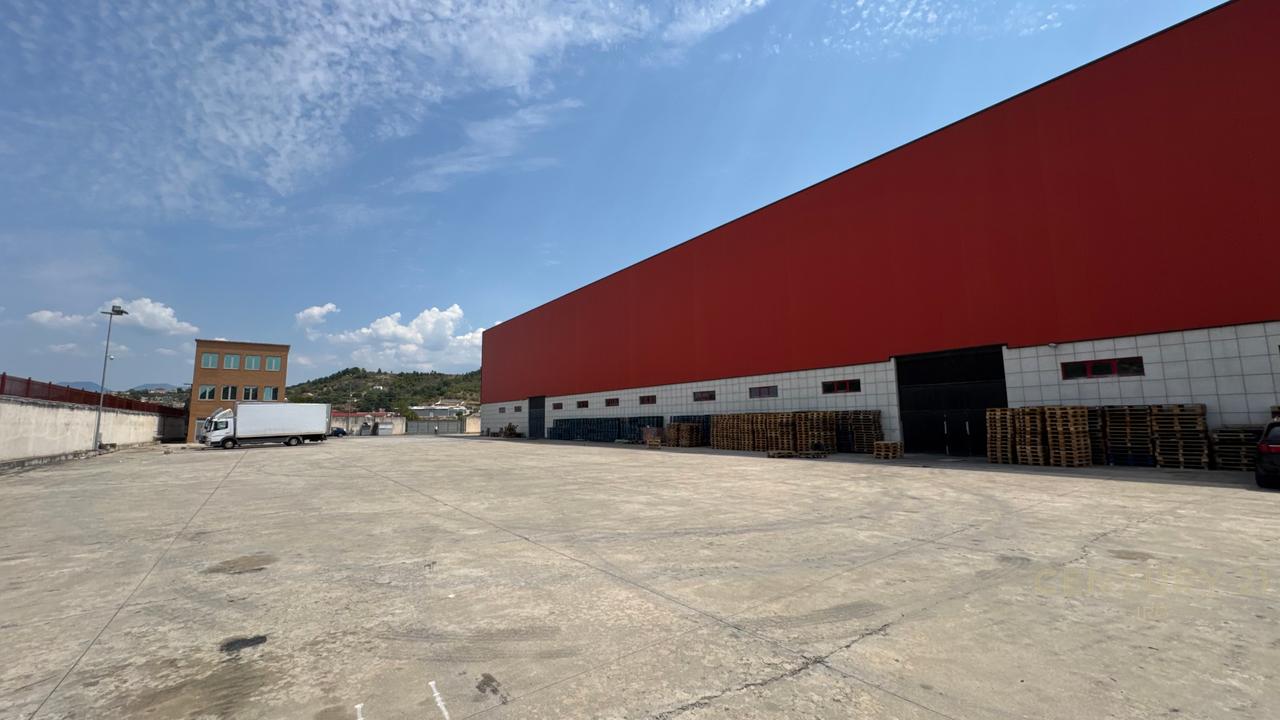IN AFFITTO MAGAZZINO 6000M2 EDIFICIO + 11.500M2 TERRENO A VAQARR!