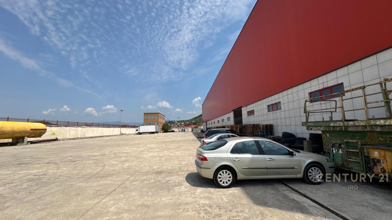 IN AFFITTO MAGAZZINO 6000M2 EDIFICIO + 11.500M2 TERRENO A VAQARR!