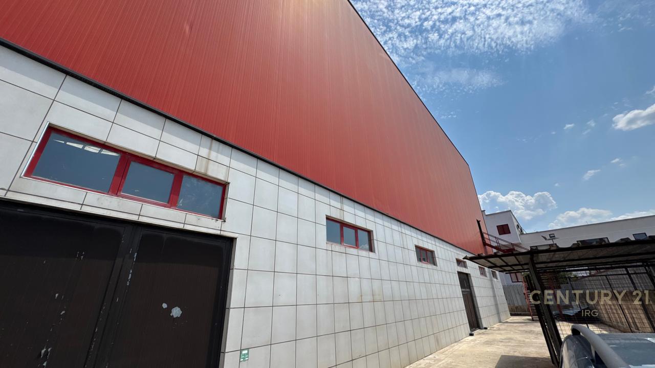 IN AFFITTO MAGAZZINO 6000M2 EDIFICIO + 11.500M2 TERRENO A VAQARR!