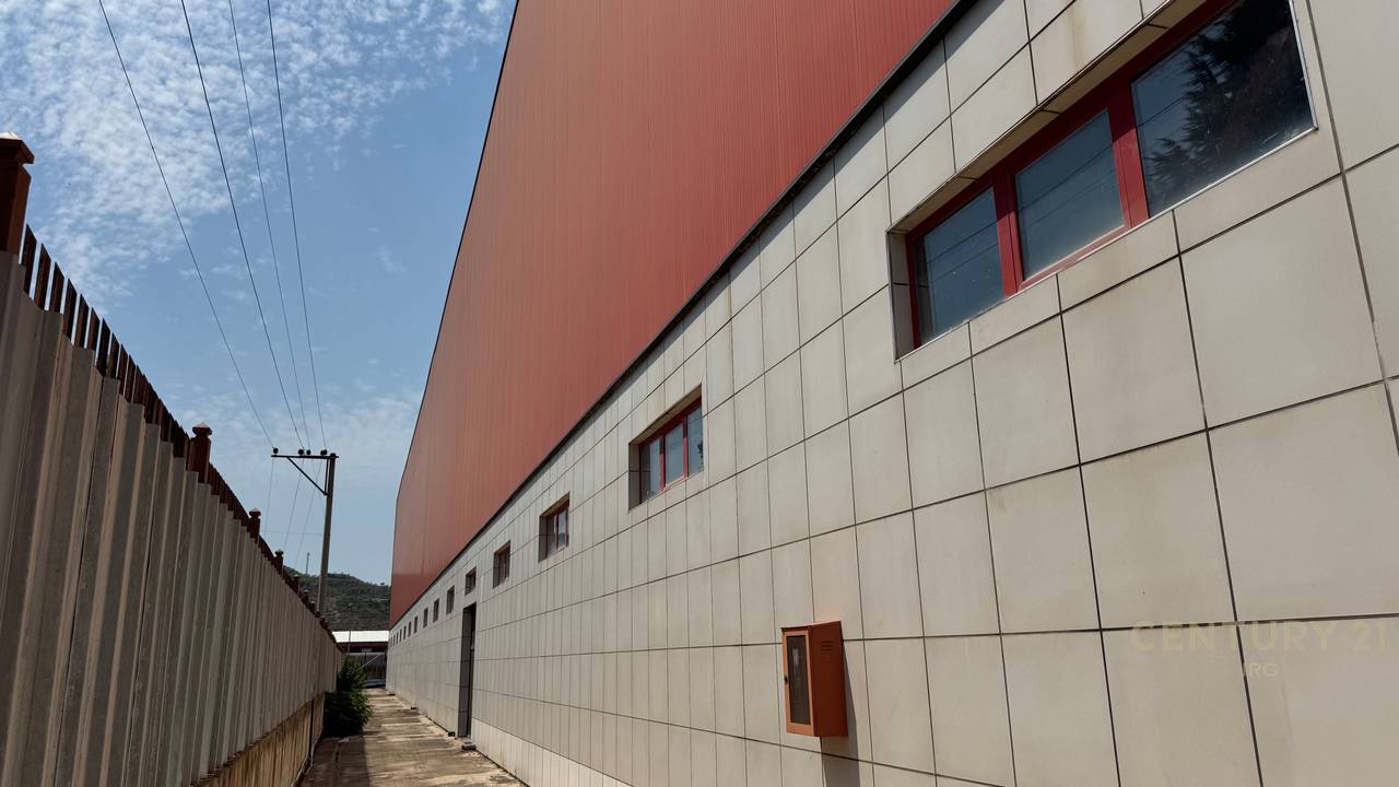 IN AFFITTO MAGAZZINO 6000M2 EDIFICIO + 11.500M2 TERRENO A VAQARR!
