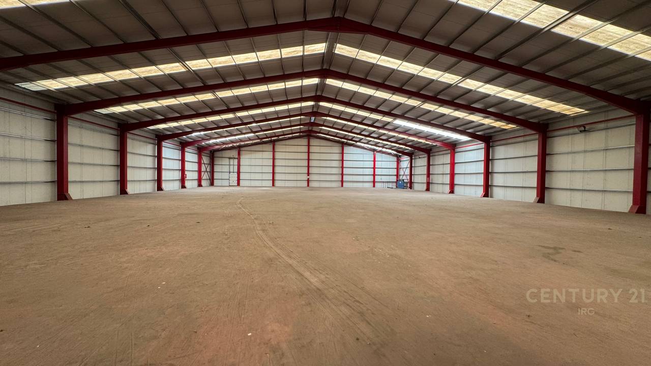 IN AFFITTO MAGAZZINO 6000M2 EDIFICIO + 11.500M2 TERRENO A VAQARR!
