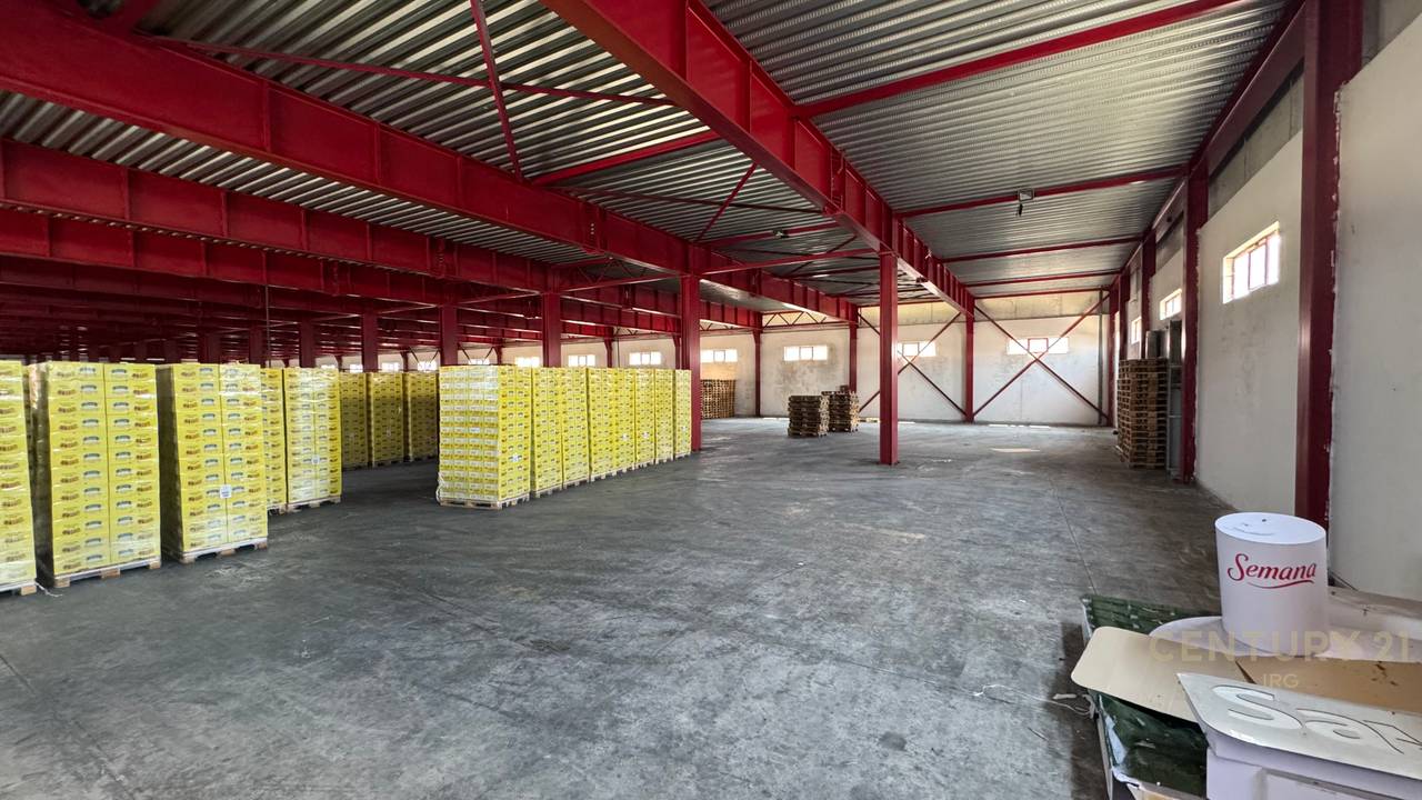 IN AFFITTO MAGAZZINO 6000M2 EDIFICIO + 11.500M2 TERRENO A VAQARR!