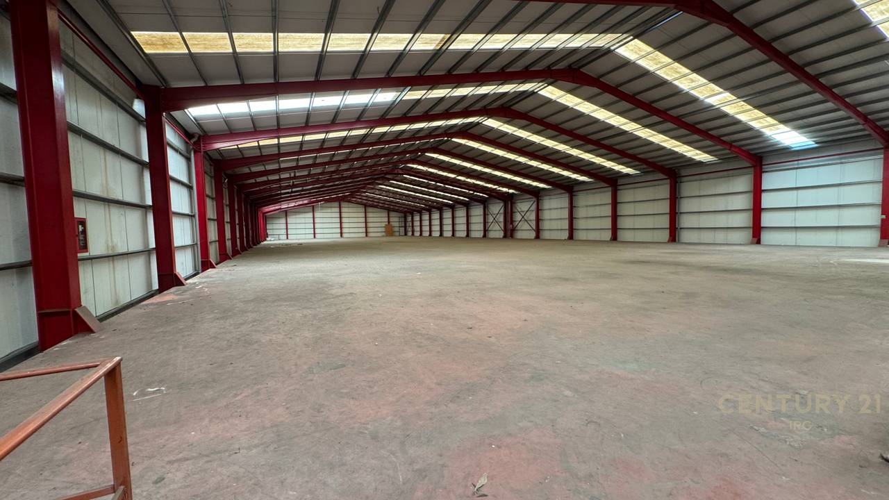 IN AFFITTO MAGAZZINO 6000M2 EDIFICIO + 11.500M2 TERRENO A VAQARR!