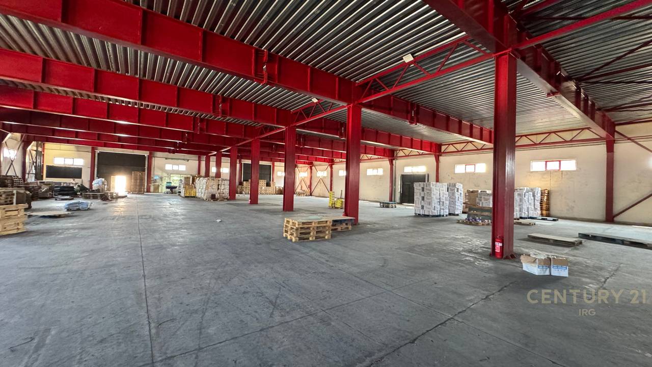 IN AFFITTO MAGAZZINO 6000M2 EDIFICIO + 11.500M2 TERRENO A VAQARR!