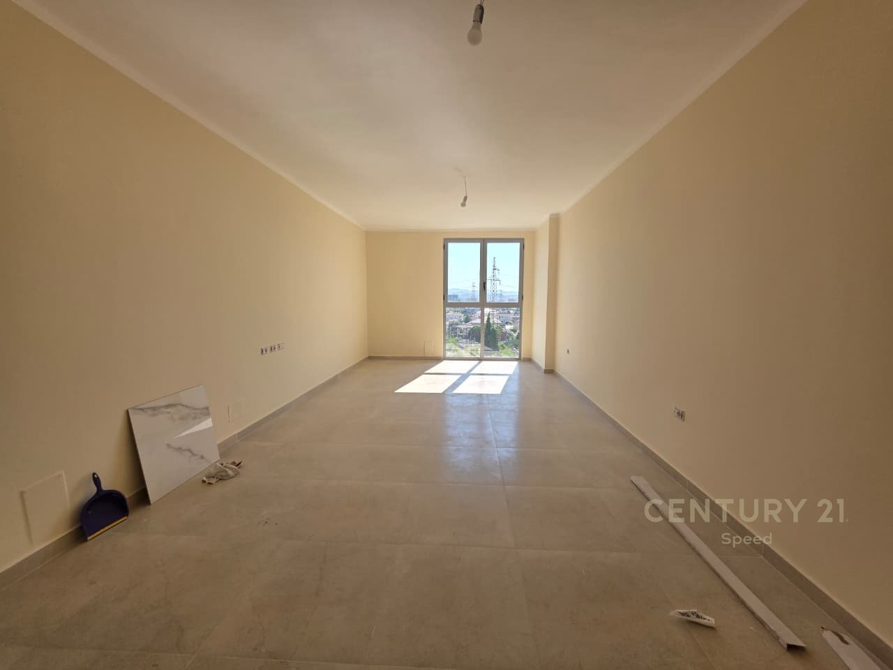 JEPET ME QERA APARTAMENT 2+1 TEK 5 MAJI !!