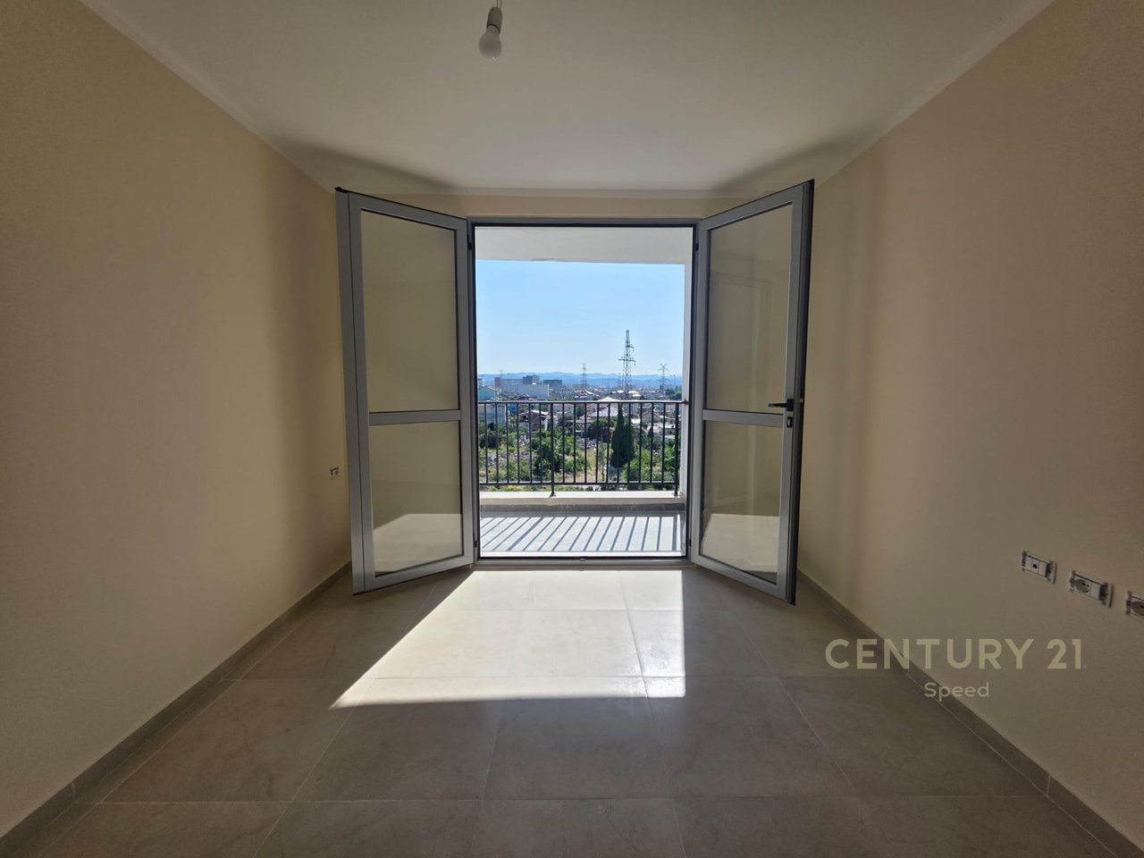 JEPET ME QERA APARTAMENT 1+1 TEK 5 MAJI !!