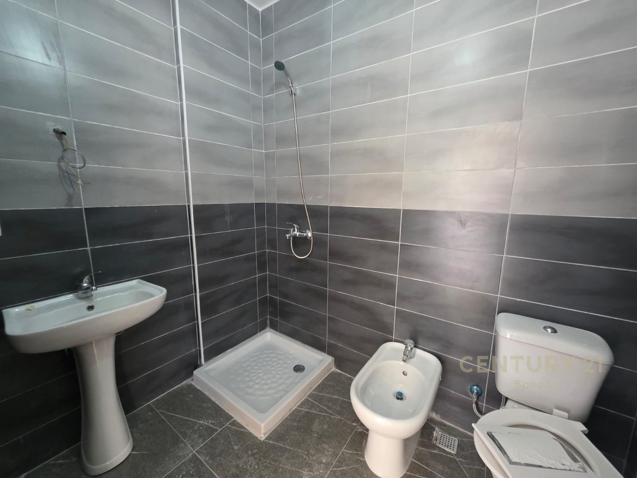 JEPET ME QERA APARTAMENT 1+1 TEK 5 MAJI !!