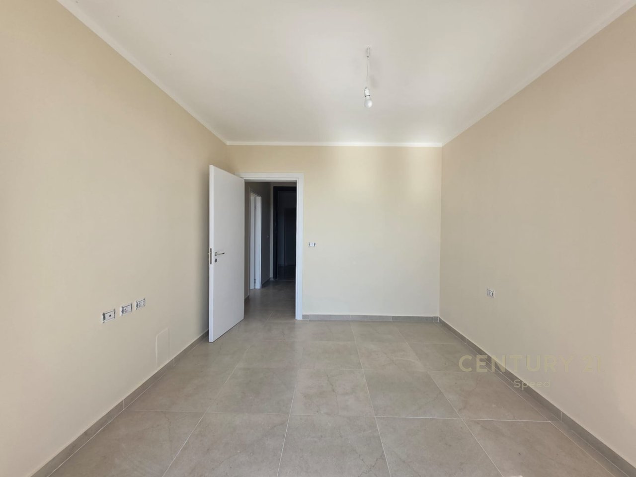 JEPET ME QERA APARTAMENT 1+1 TEK 5 MAJI !!