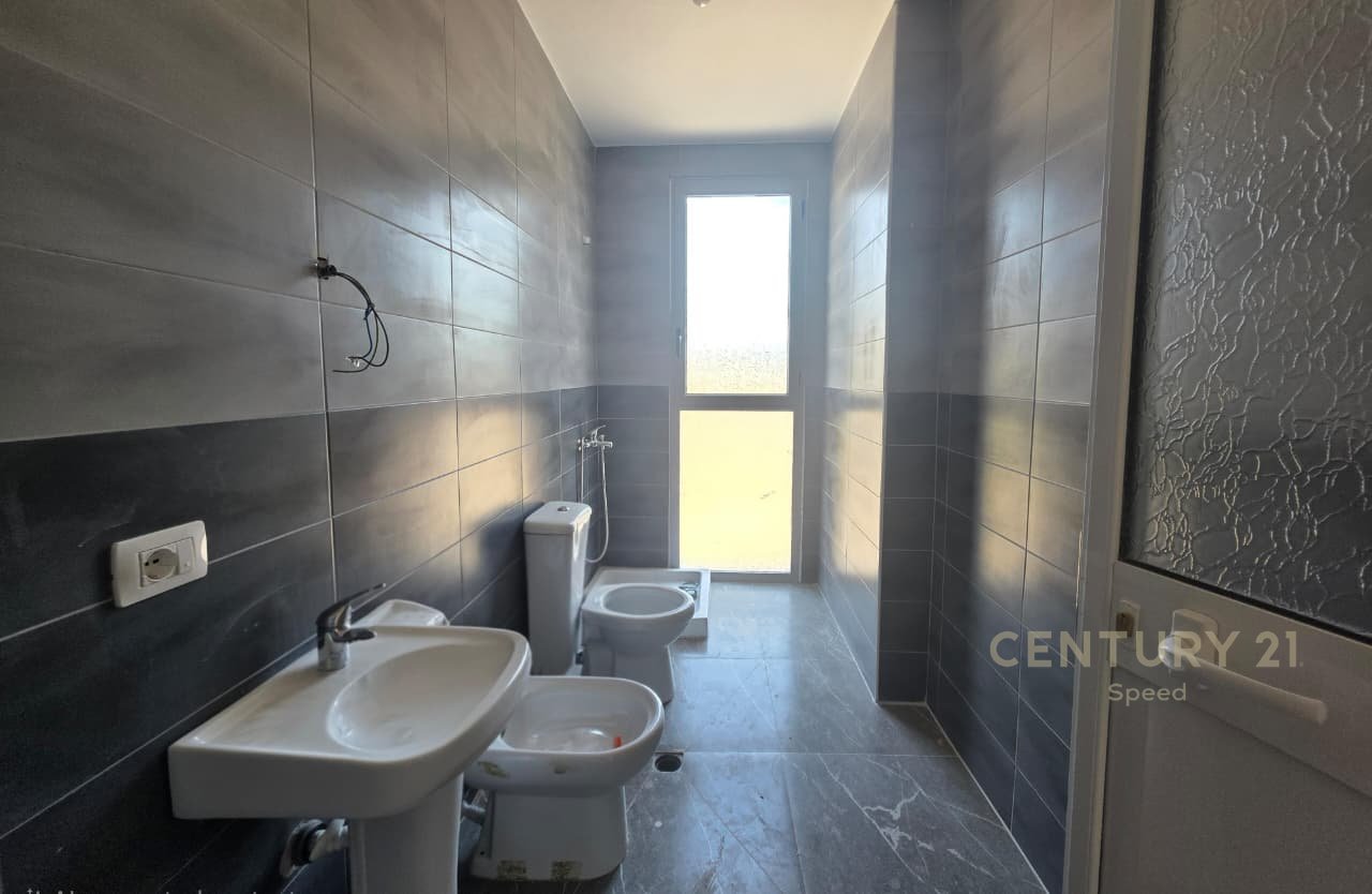 JEPET ME QERA APARTAMENT 2+1 TEK 5 MAJI !!