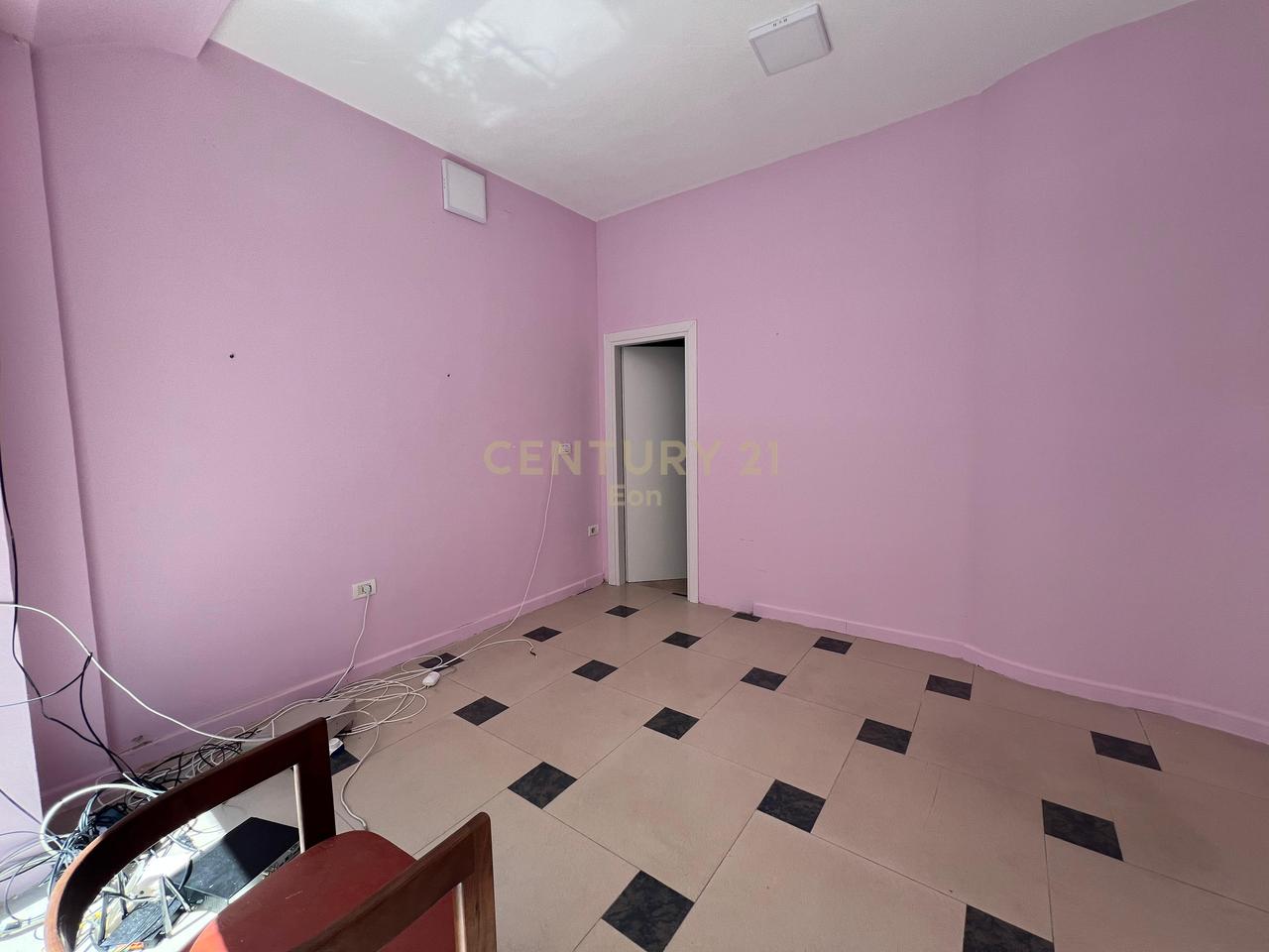 Multifunctional Space for Rent at the Train Station, Durrës - €400 | 10 m²